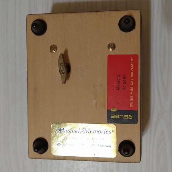 Vintage Reuge Musical Memories Jewelry Box Plays "Memory" - Picture 6 of 7